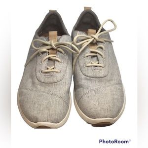💚 Tom's Shoes, Size 9